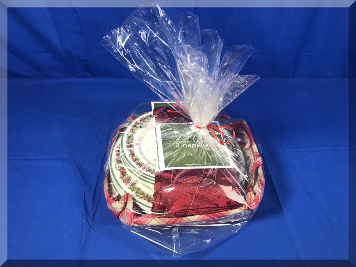 AES86.com Blessed Sacrament Holiday Tableware Memories Theme Basket December 07, 2024